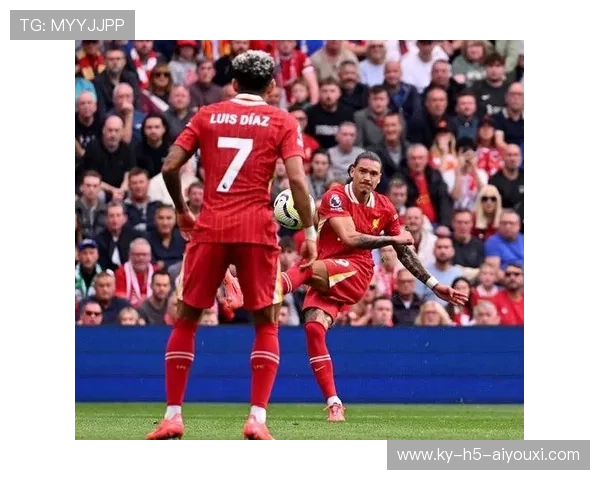 努涅斯头球点破利物浦禁区僵局