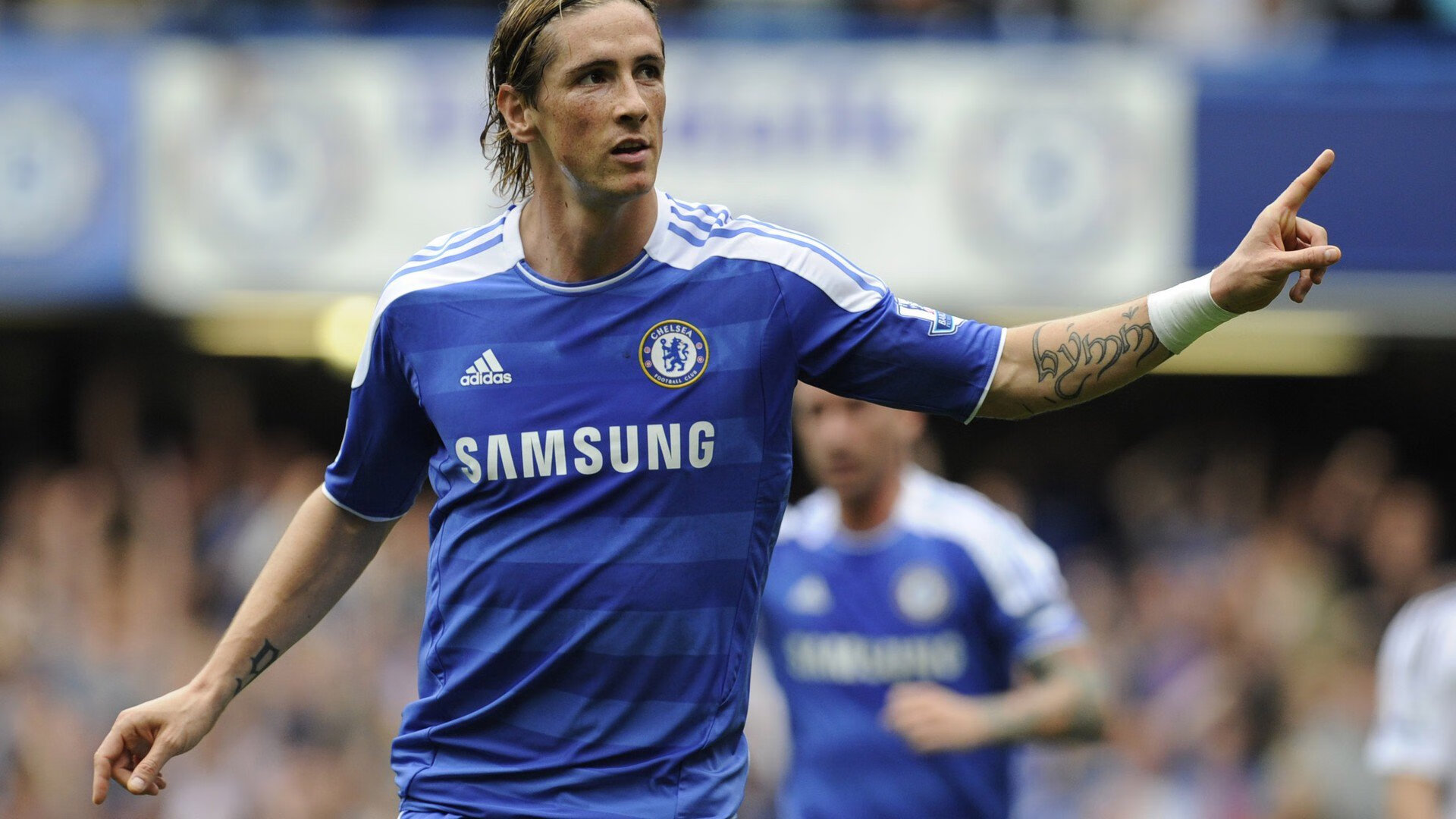 国外赛场热议中国球员表现,国外踢球的中国人